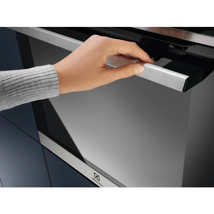 Electrolux 800 AssistedCooking Oven | Touch Controls | Stainless Steel | EOE8P09X Electrolux 800 AssistedCooking Oven | Touch Controls | Stainless Steel | EOE8P09X