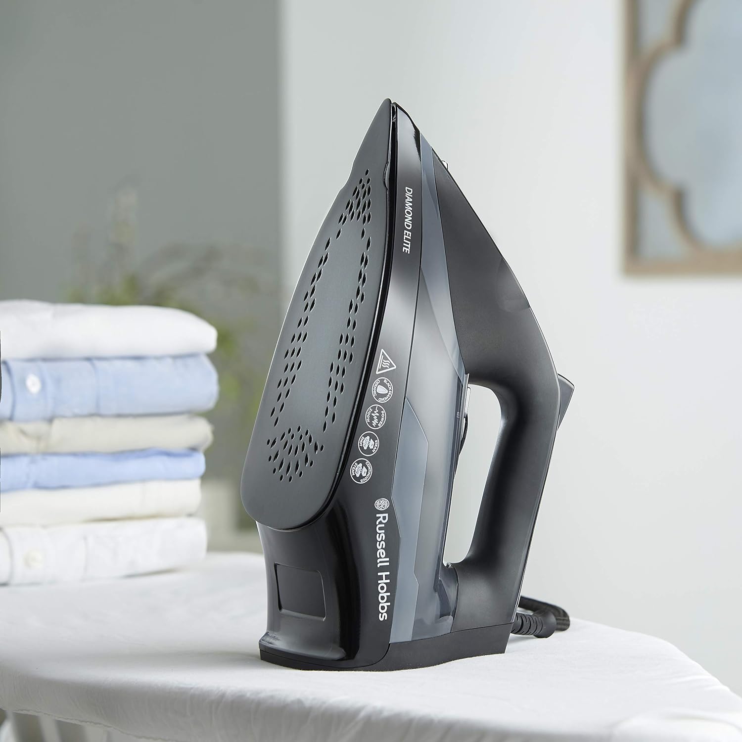 Russell Hobbs Diamond Elite Iron | Black | 27000 Russell Hobbs Diamond Elite Iron | Black | 27000