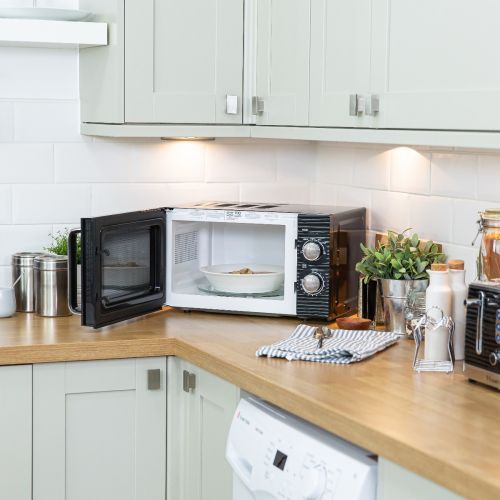 Russell Hobbs 17L 700W Microwave | Black | RHM1731B Russell Hobbs 17L 700W Microwave | Black | RHM1731B