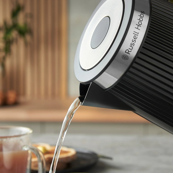 Russell Hobbs Brontë Kettle | Black | 26750 Russell Hobbs Brontë Kettle | Black | 26750