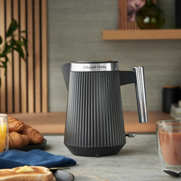 Russell Hobbs Brontë Kettle | Black | 26750 Russell Hobbs Brontë Kettle | Black | 26750