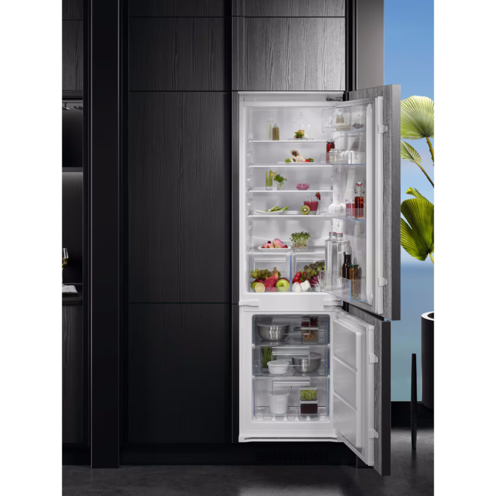AEG Integrated 70/30 Fridge Freezer | OSC6N18IES AEG Integrated 70/30 Fridge Freezer | OSC6N18IES