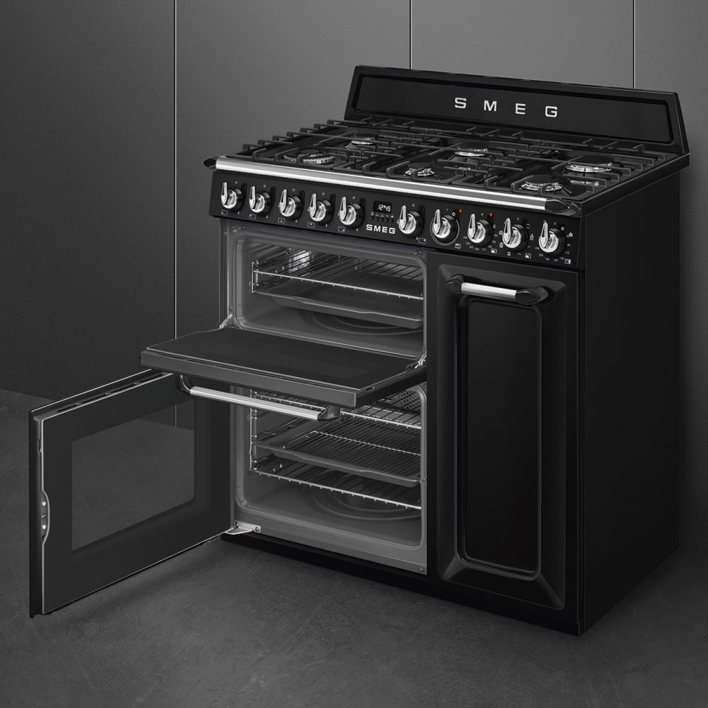 Smeg 90cm Victoria Triple Cavity Cooker | Gas Hob | Black | TR93BL Smeg 90cm Victoria Triple Cavity Cooker | Gas Hob | Black | TR93BL