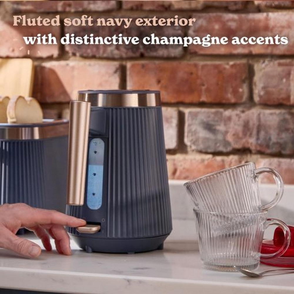 Russell Hobbs Brontë™ Kettle I Soft Navy I 26752 Russell Hobbs Brontë™ Kettle I Soft Navy I 26752