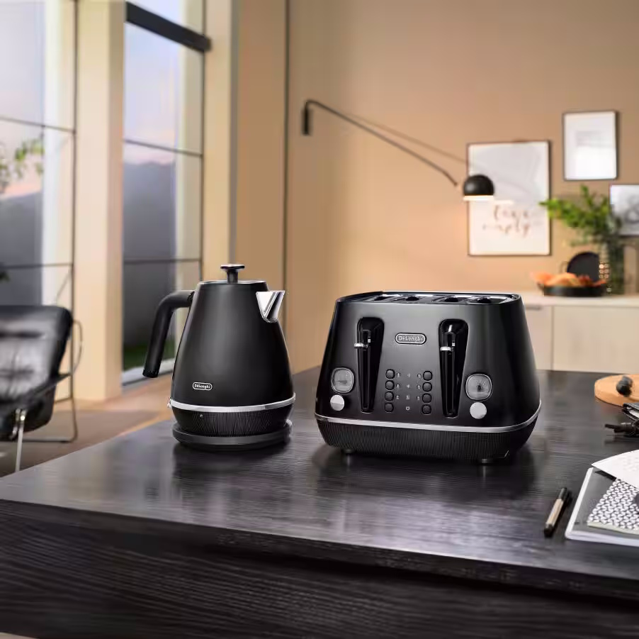 DeLonghi Distinta Kettle I Black I KBIN3001.BK DeLonghi Distinta Kettle I Black I KBIN3001.BK