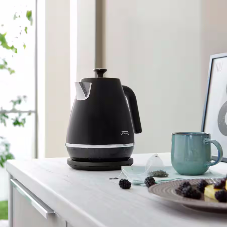 DeLonghi Distinta Kettle I Black I KBIN3001.BK DeLonghi Distinta Kettle I Black I KBIN3001.BK